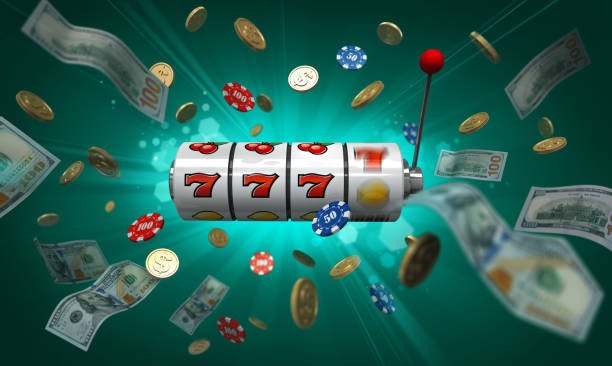 Paytable showing symbol values and winning combinations